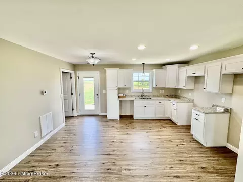 Living - 1634 Old Perryville Loop, Springfield, KY 40069 photo 3 of 5