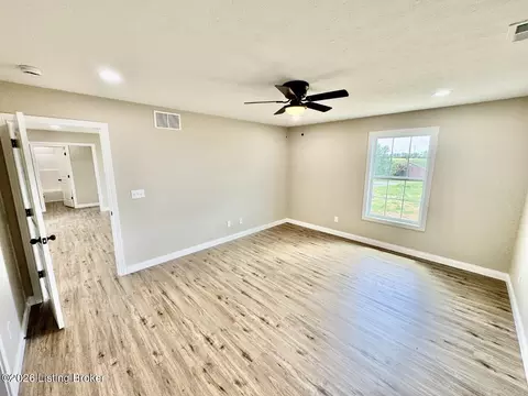 Bedroom - 1634 Old Perryville Loop, Springfield, KY 40069 photo 2 of 5