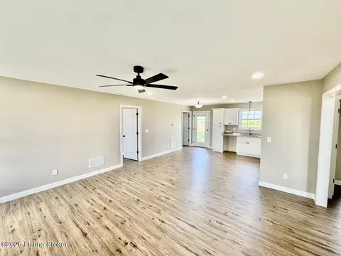 Living - 1634 Old Perryville Loop, Springfield, KY 40069 photo 2 of 5