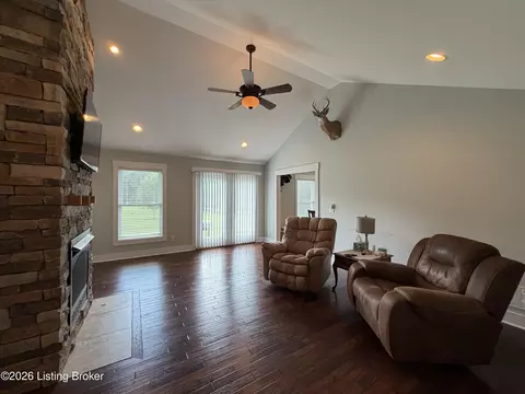 Living - 1695 Hall Simpson Rd, Loretto, KY 40037 photo 4 of 5