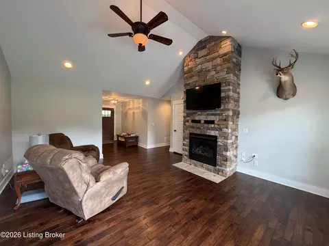 Living - 1695 Hall Simpson Rd, Loretto, KY 40037 photo 2 of 5