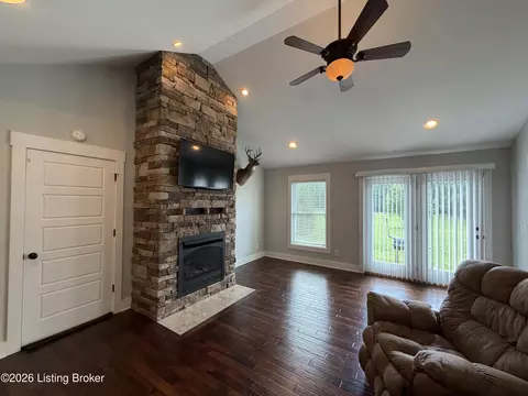 Living - 1695 Hall Simpson Rd, Loretto, KY 40037 photo 3 of 5