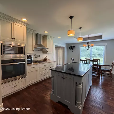 Kitchen - 1695 Hall Simpson Rd, Loretto, KY 40037 photo 4 of 10