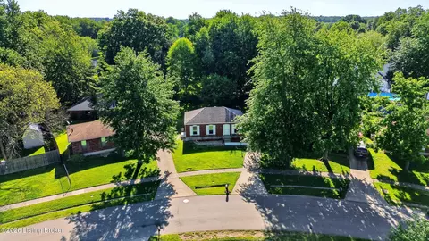 5905 Carmelwood Cir, Louisville, KY 40229