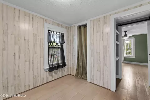 Entry Way - 840 E Walnut St, Corydon, IN 47112 photo 5 of 6