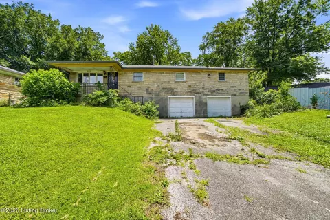 9721 Polaris Dr, Louisville, KY 40229