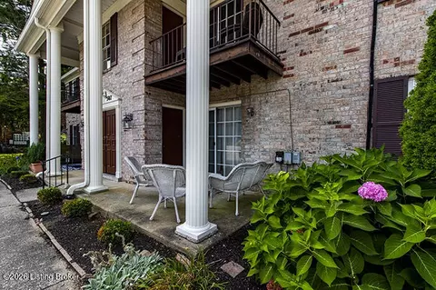 503 Logsdon Ct, Douglass Hills, KY 40243