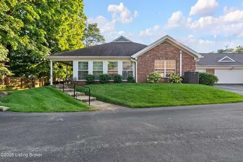 10536 Eagle Pines Ln, Louisville, KY 40223