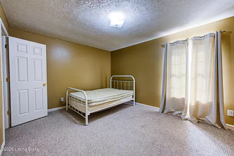 Bedroom - 2660 Wolf-pen Rd, Pendleton, KY 40055 photo 2 of 2
