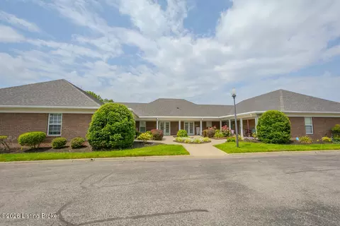 8421 Elsie Ct, Louisville, KY 40228