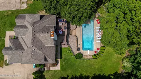 8807 Grand Ridge Ct, Louisville, KY 40214