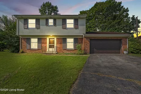 9804 Wildwood Ct, Louisville, KY 40223