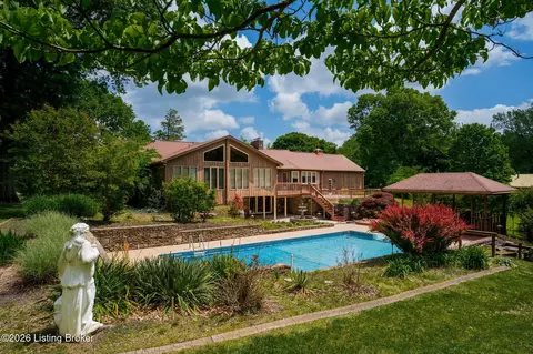 2711 Parkwood Rd, Louisville, KY 40214
