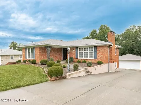 6305 Green Manor Dr, Louisville, KY 40228