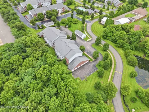 2706 Bradford Commons Dr #202, Louisville, KY 40299