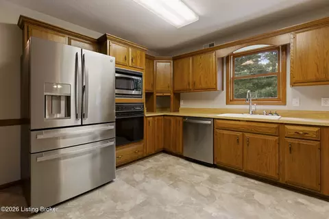 Kitchen - 3716 Valley Creek Dr, Pendleton, KY 40055 photo 2 of 3