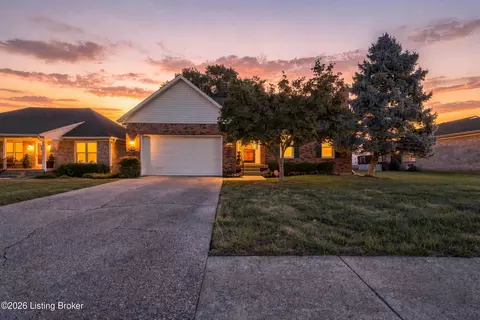 7919 Stonydale Ln, Louisville, KY 40220