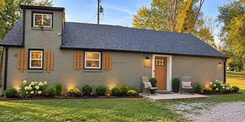 2724 Triplett Ct, Louisville, KY 40216