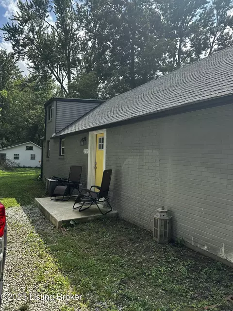 2724 Triplett Ct, Louisville, KY 40216