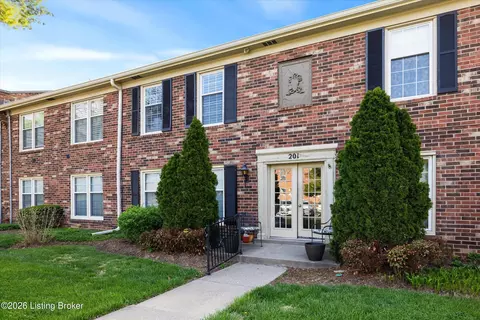 201 Ramsgate Gardens Ct #104, Louisville, KY 40207