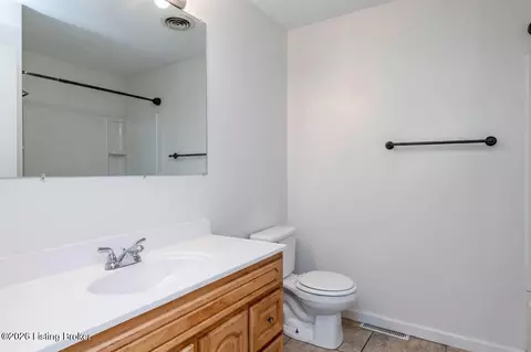 Bath - 906 Mary Ct, Radcliff, KY 40160 photo 1 of 5
