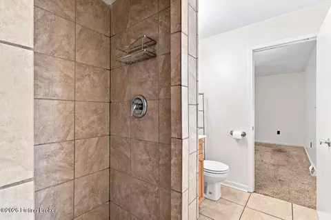 Bath - 906 Mary Ct, Radcliff, KY 40160 photo 3 of 5