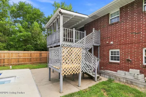 Exterior - 906 Mary Ct, Radcliff, KY 40160 photo 6 of 17