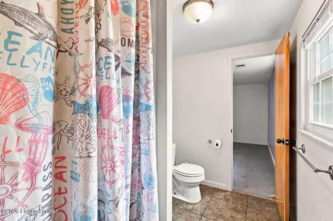 Bath - 906 Mary Ct, Radcliff, KY 40160 photo 5 of 5