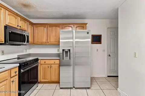 Kitchen - 906 Mary Ct, Radcliff, KY 40160 photo 4 of 7