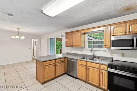 Kitchen - 906 Mary Ct, Radcliff, KY 40160 photo 3 of 7