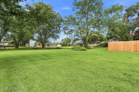 Exterior - 906 Mary Ct, Radcliff, KY 40160 photo 16 of 17