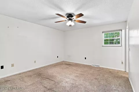 Bedroom - 906 Mary Ct, Radcliff, KY 40160 photo 5 of 10