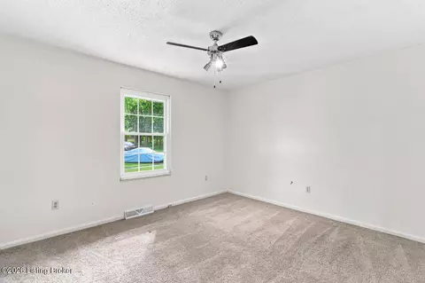 Bedroom - 906 Mary Ct, Radcliff, KY 40160 photo 3 of 10