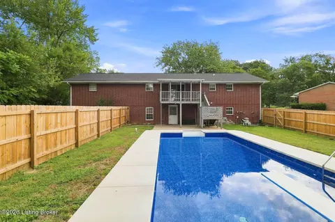 Exterior - 906 Mary Ct, Radcliff, KY 40160 photo 8 of 17
