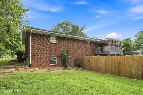 Exterior - 906 Mary Ct, Radcliff, KY 40160 photo 13 of 17