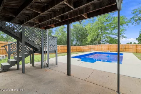 Exterior - 906 Mary Ct, Radcliff, KY 40160 photo 5 of 17