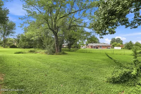 Exterior - 906 Mary Ct, Radcliff, KY 40160 photo 14 of 17
