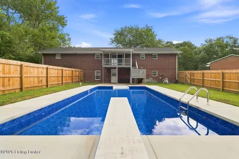 Exterior - 906 Mary Ct, Radcliff, KY 40160 photo 2 of 17