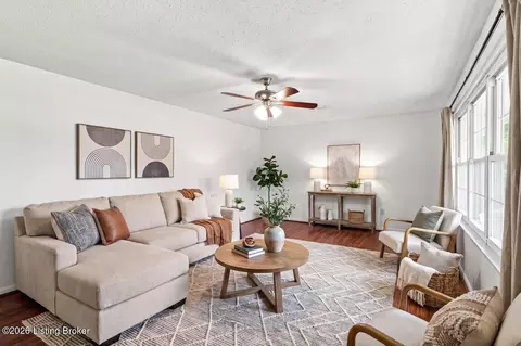 Living - 906 Mary Ct, Radcliff, KY 40160 photo 2 of 6