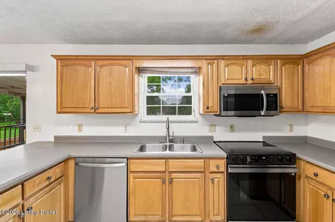 Kitchen - 906 Mary Ct, Radcliff, KY 40160 photo 2 of 7