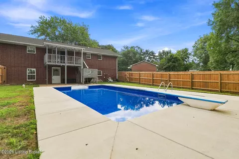 Exterior - 906 Mary Ct, Radcliff, KY 40160 photo 9 of 17