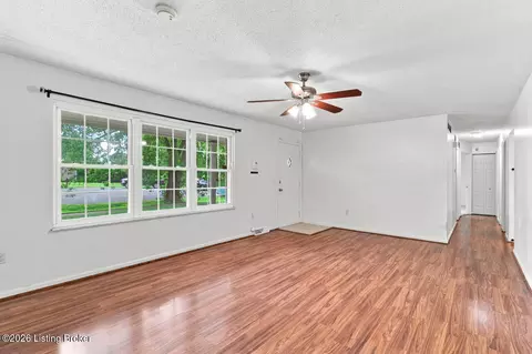 Entry Way - 906 Mary Ct, Radcliff, KY 40160 photo 1 of 2