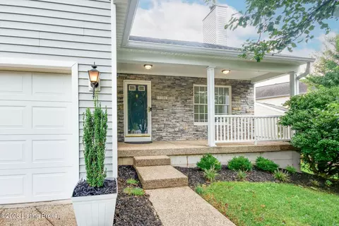 5201 Oldshire Rd, Louisville, KY 40229