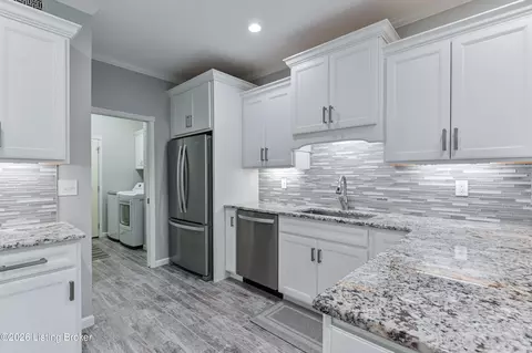 Kitchen - 236 Silverview Rd, Smithfield, KY 40068 photo 3 of 4