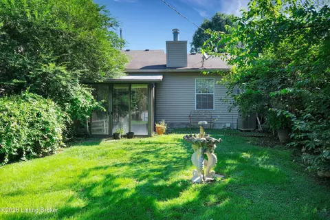 Exterior - 185 Beechtree Ln, Mount Washington, KY 40047 photo 5 of 6