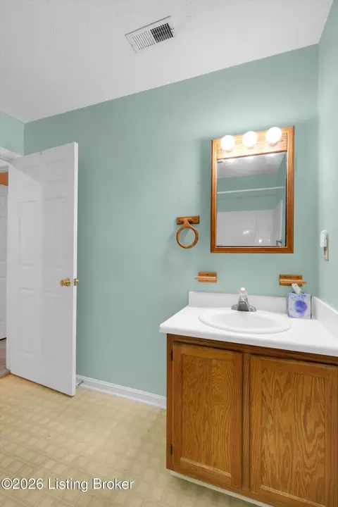 Bath - 185 Beechtree Ln, Mount Washington, KY 40047 photo 1 of 2