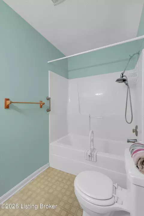 Bath - 185 Beechtree Ln, Mount Washington, KY 40047 photo 2 of 2