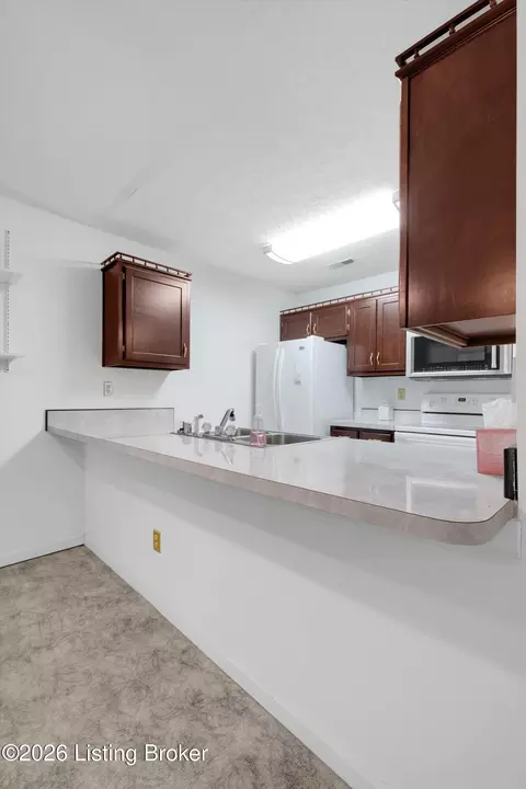 Kitchen - 185 Beechtree Ln, Mount Washington, KY 40047 photo 5 of 5