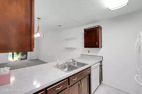Kitchen - 185 Beechtree Ln, Mount Washington, KY 40047 photo 1 of 5