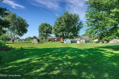 Exterior - 185 Beechtree Ln, Mount Washington, KY 40047 photo 4 of 6